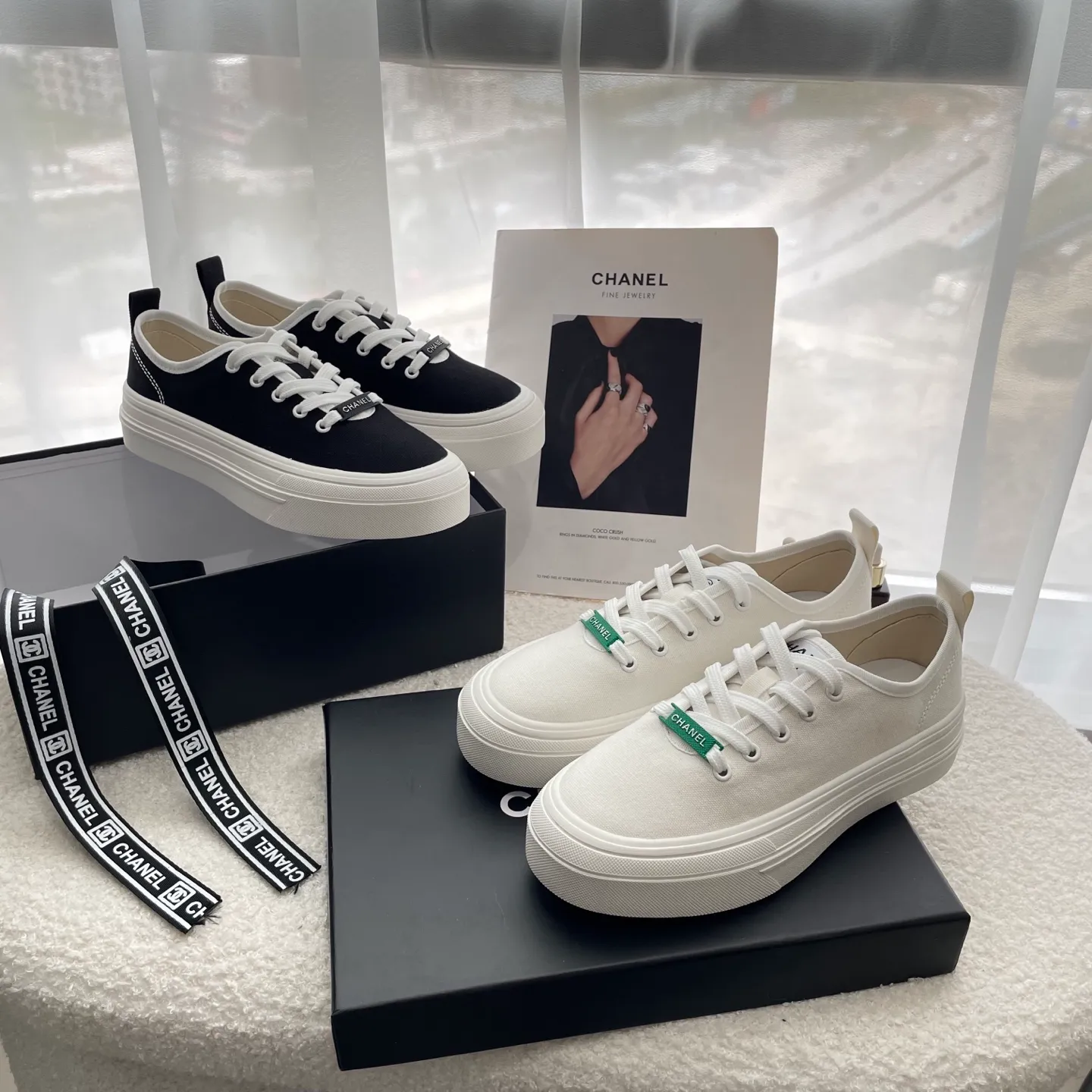 120131low-top sneakers