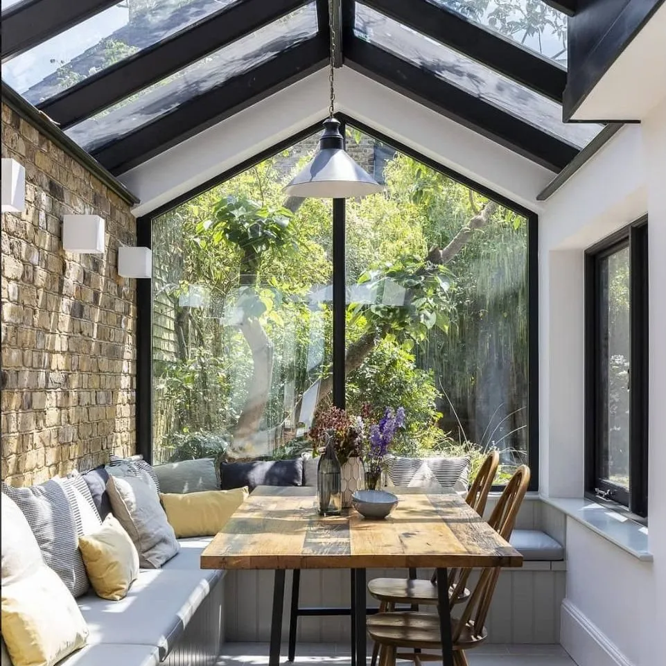 Choosing Between Fixed and Mobile Sunroom: A Buyer’s Guide