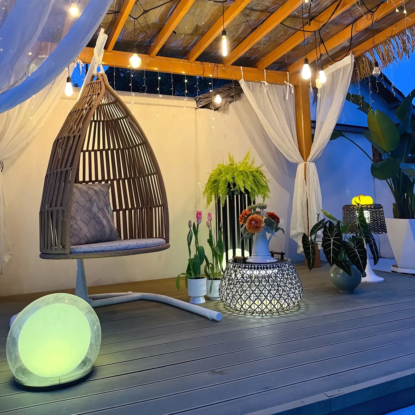 How to Decorate a Pergola and Picnic Table?