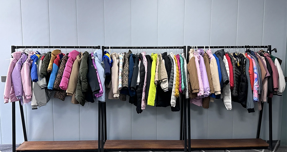 Select a hundred trendy items to make dressing no longer boring. Essential for trendsetters, get it now!