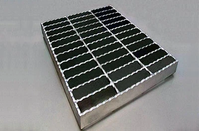 Hot Dipped Galvanized Anti Slip Offshore Steel Platform Road Floor Hinged Serrated Bearing Bar Steel Grating