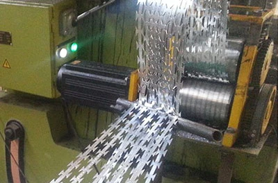 Bto 22 Bto 30 Cbt60 Cbt 65 Galvanized Concertina Razor Flat Barbed Wire Fence