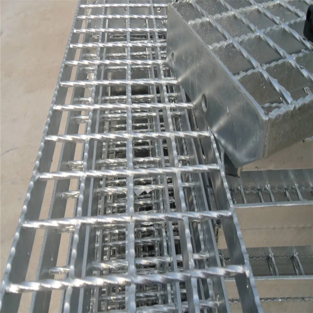 Thermal Expansion Management Strategies for Serrated Steel Grating Systems