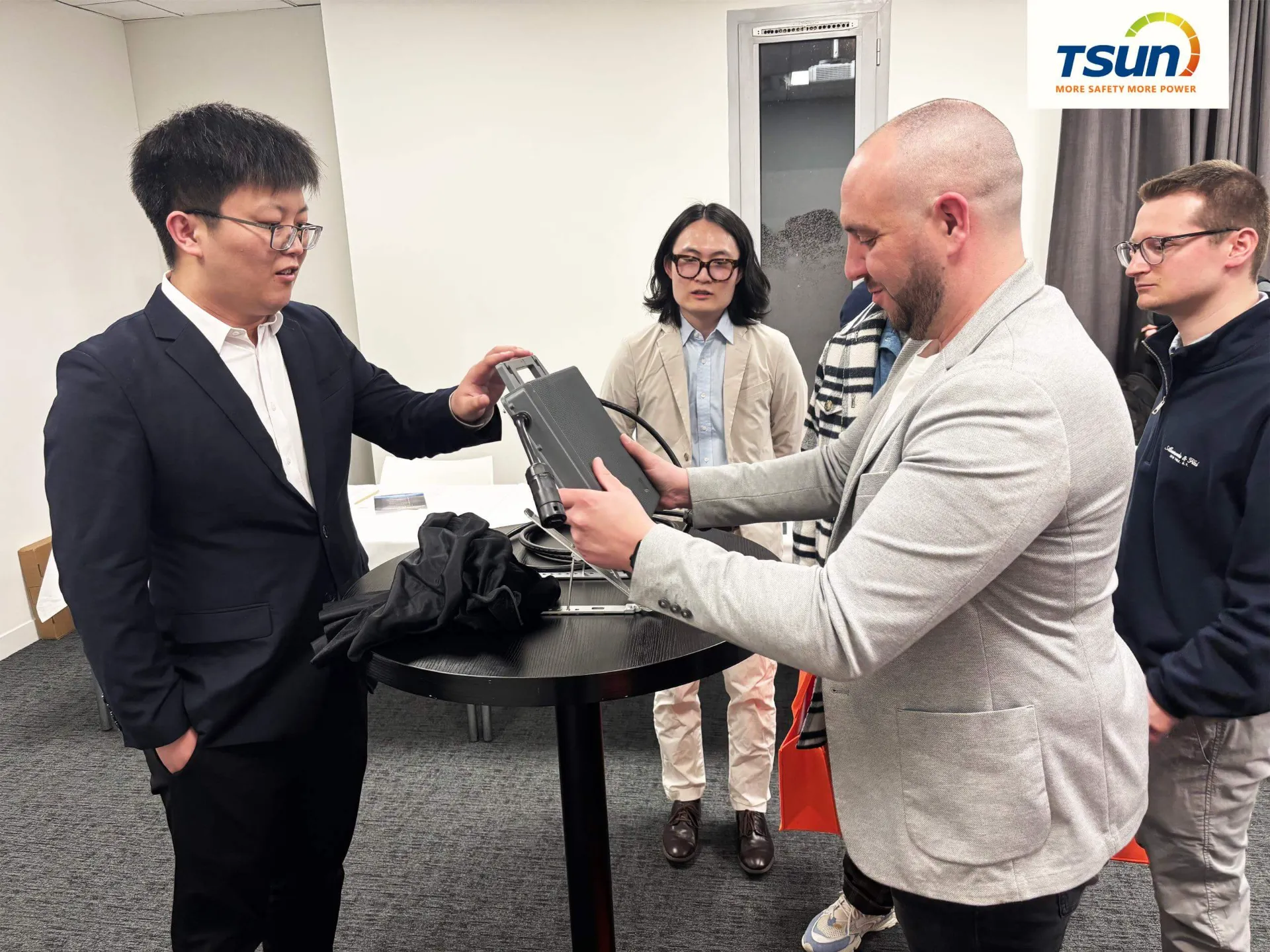 TSUN Launches the Revolutionary MX3000D Microinverter for the French Market