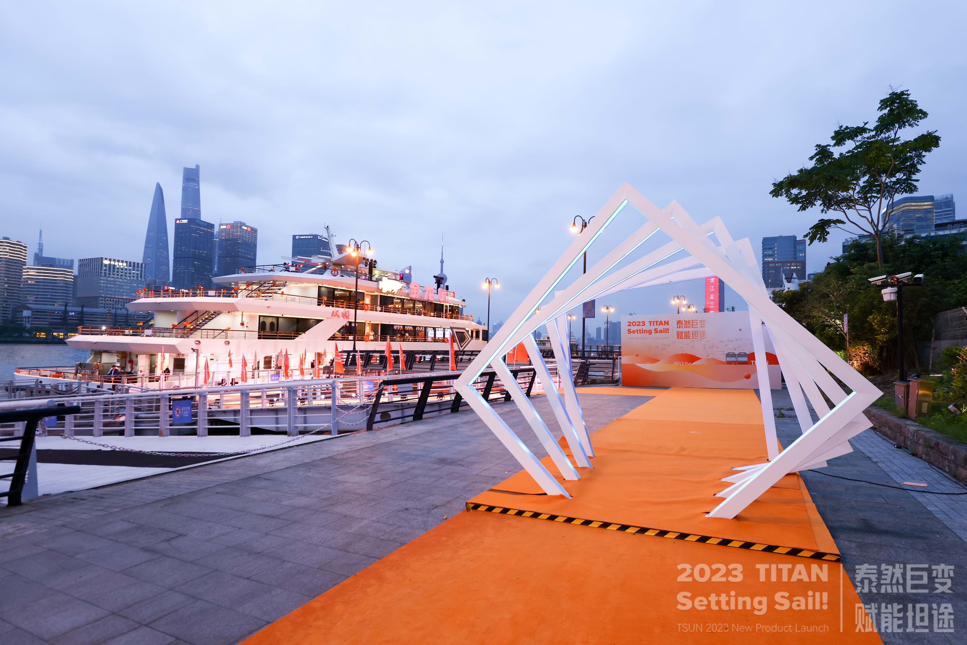 TSUN Unveils TITAN Series, Makes a Stunning Achievement in High-power Microinverter