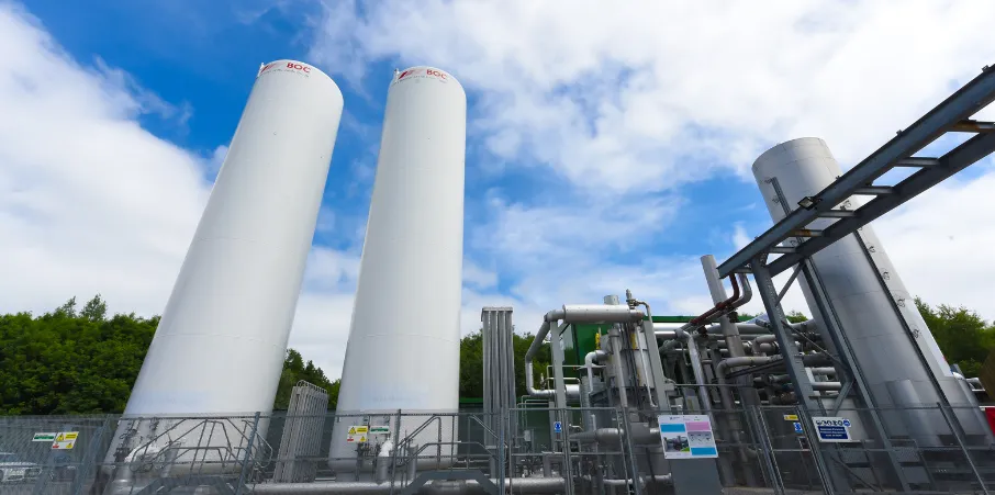 Installation de stockage d'énergie par air liquide