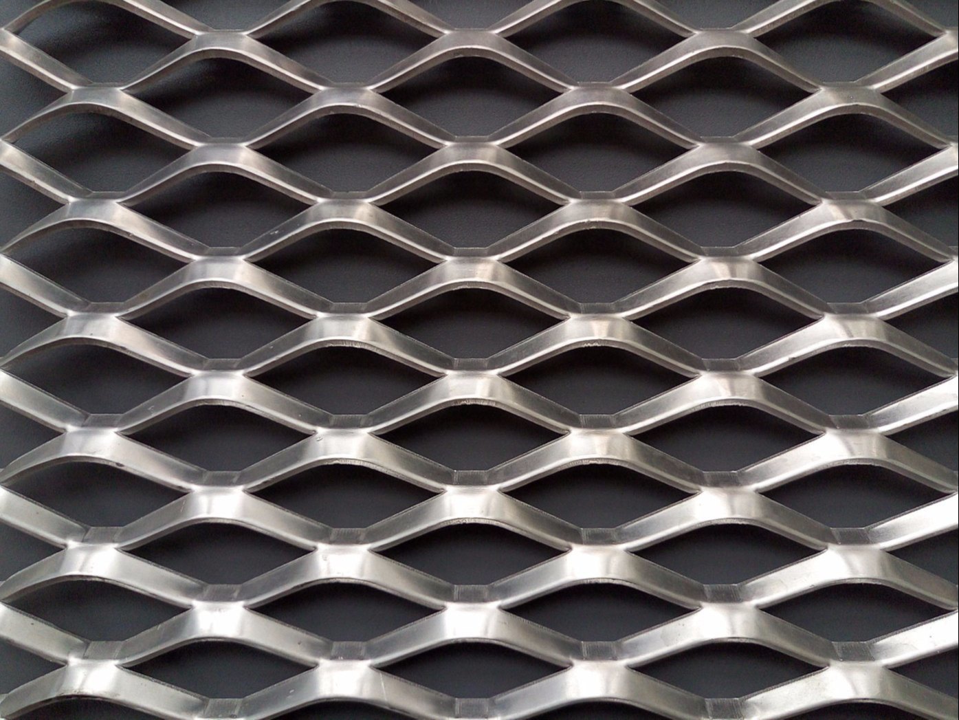 Expanded Mesh For Sale: Durable & Decorative Metal Panels