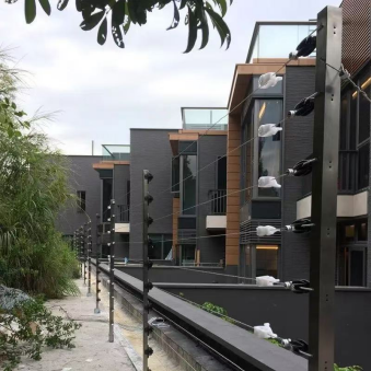 Electric Barrier Fence For Livestock Control