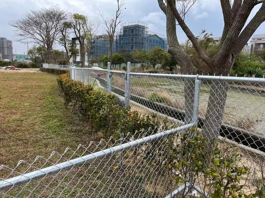 Chain Link Fences: A Cost-Effective Solution for Urban and Rural Application