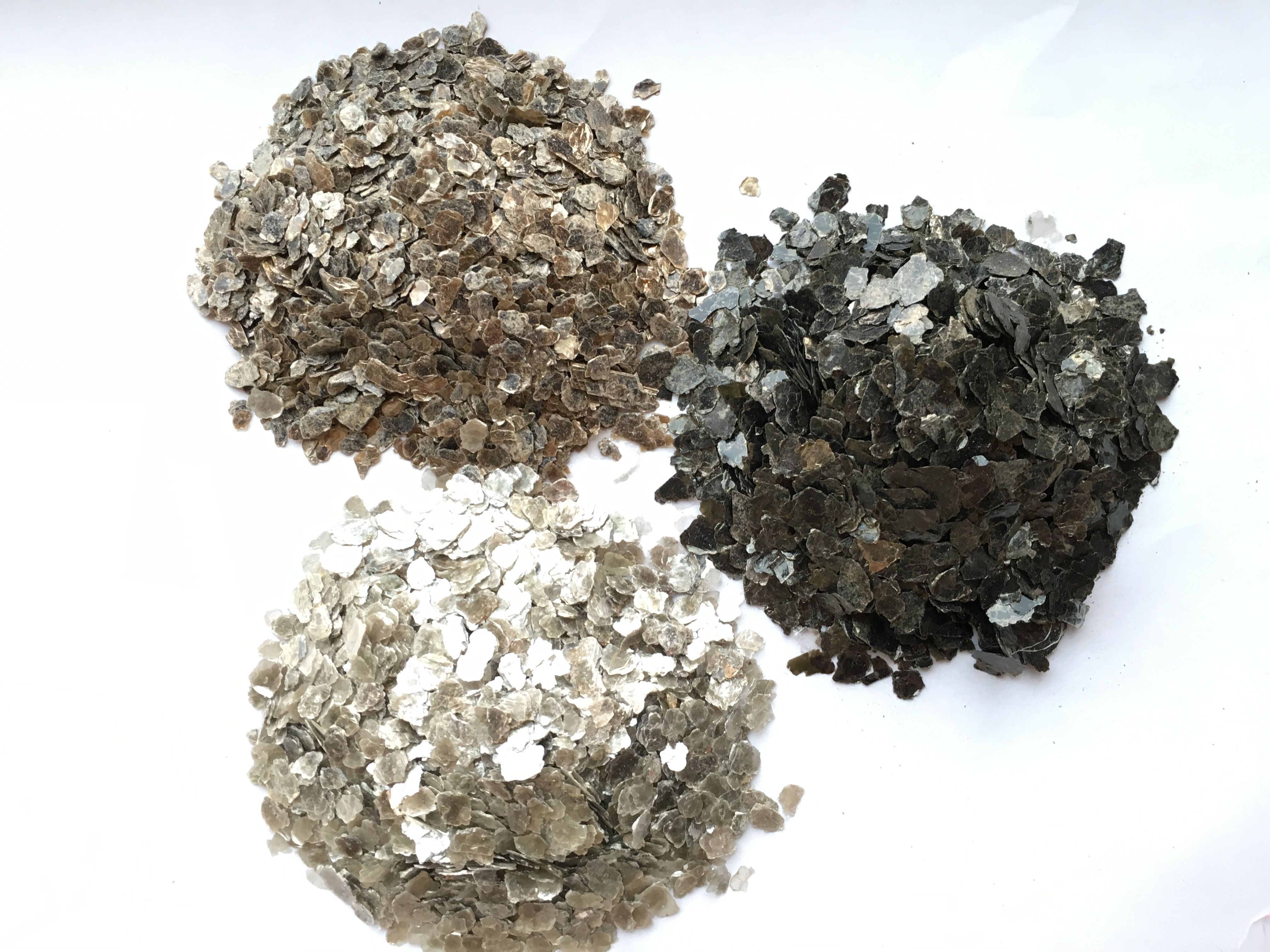 Mica Flakes Application In Expoxy Flooring