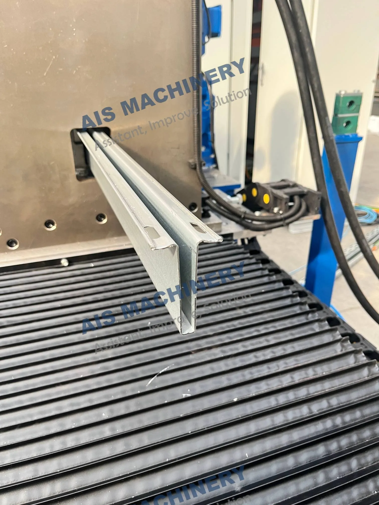 high-speed strut roll former machine