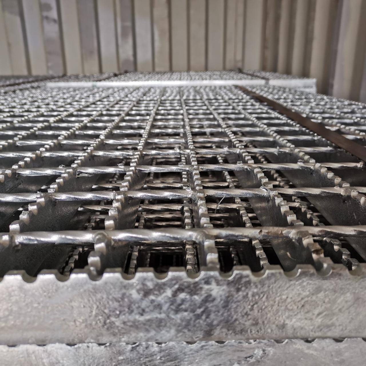 Steel Grating-Durable Industrial Flooring|Corrosion-Resistant Solutions