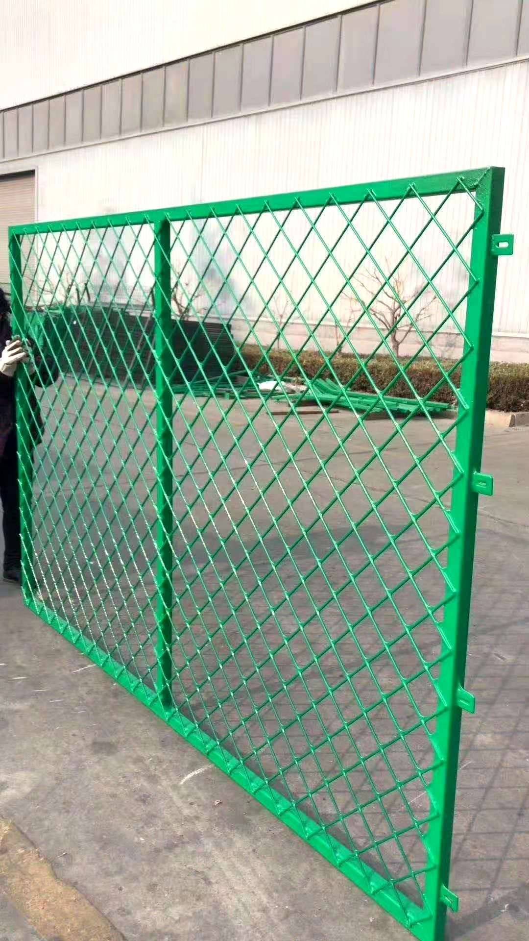 Expanded Metal Sheet Highway Bridge Fence - ANPING COUNTY CHENG CHUANG METAL PRODUCTS CO.,LTD.|Durability&Corrosion Resistance