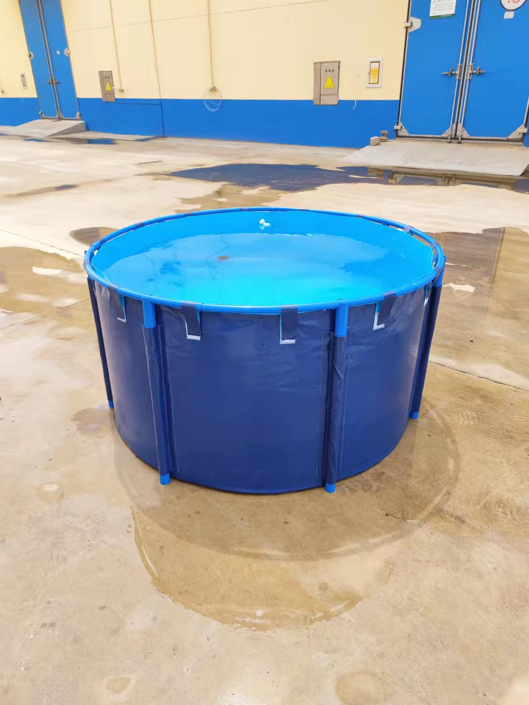 PORTABLE WATER TANK WITH STENTS