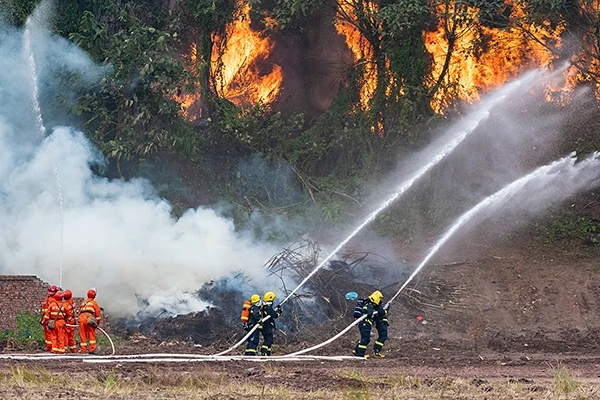 Ultra-Remote High Pressure Fire Water Pump w/ Lighting for Safety5322