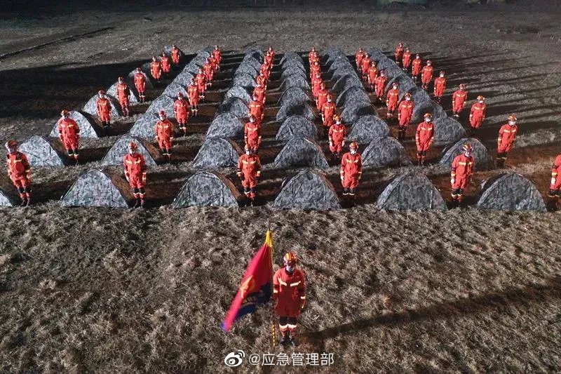 Fire and rescue teams in Shanxi Province carry out an actual earthquake rescue drill