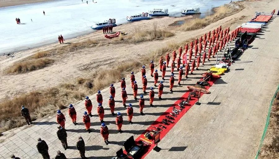 Inner Mongolia's Forest Fire Brigade joins a Yellow River flood prevention drill