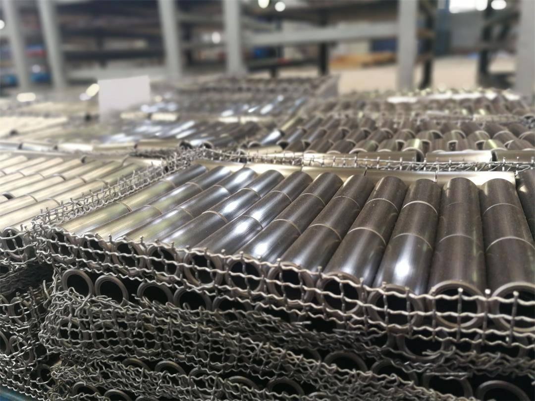 Powder metallurgy bushing and sintered sleeve