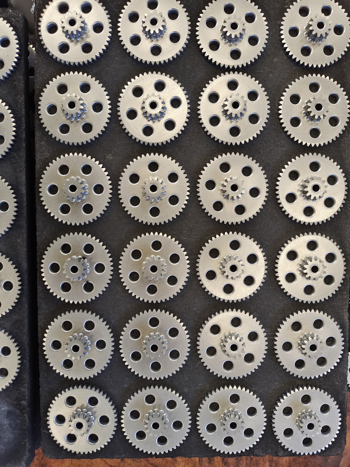 What are the main applications of powder metallurgy gears?