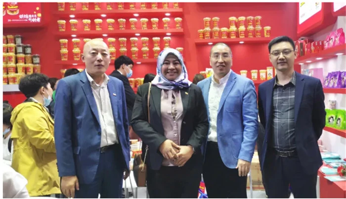 Malaysia commercial councellor Ms Annie attend our exhibition