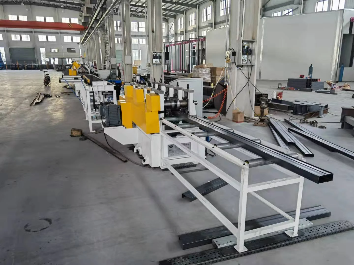 Automatic C Beam And Embrace Roll Forming Machine