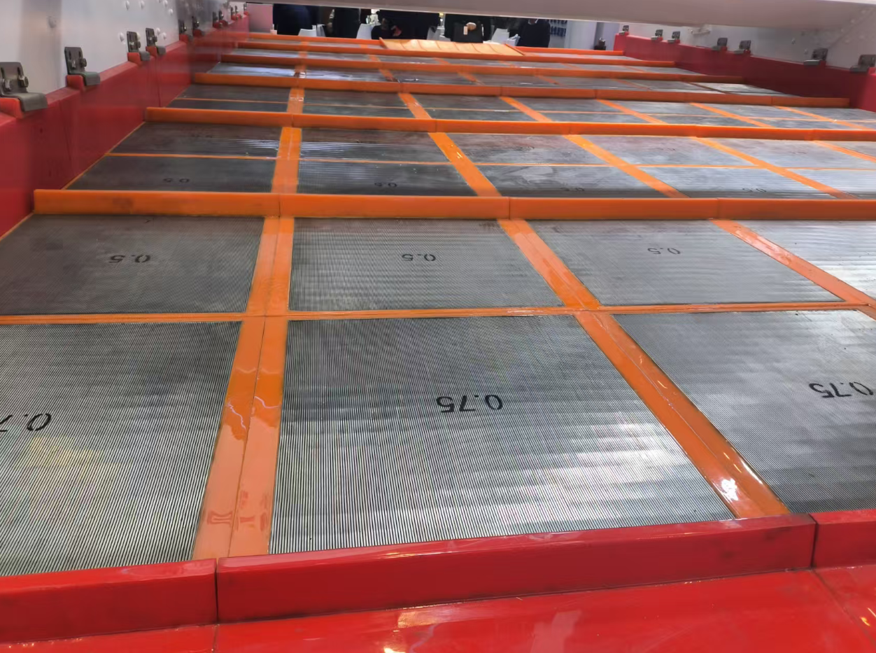 Vibrating Screen Solutions for Industry & Sustainability | MUTO Screen