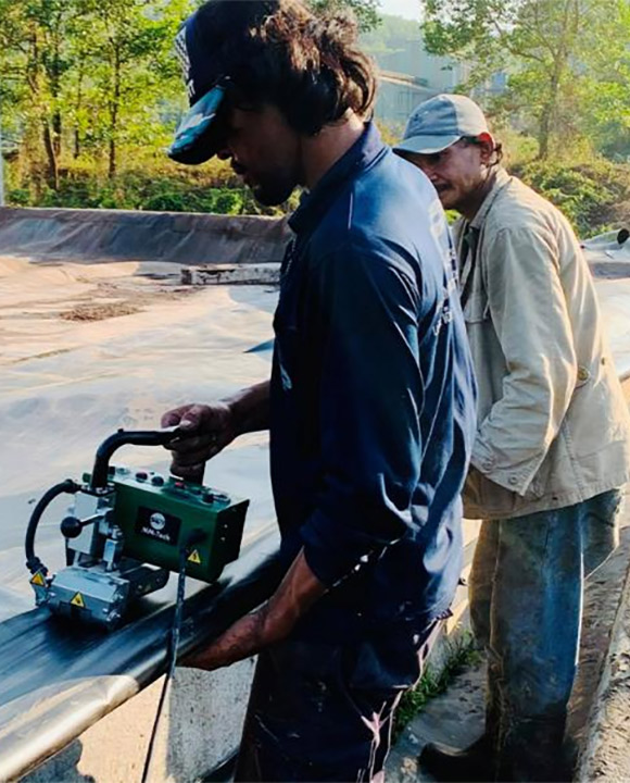 Geomembrane welding machine: </br>a powerful assistant for outdoor construction