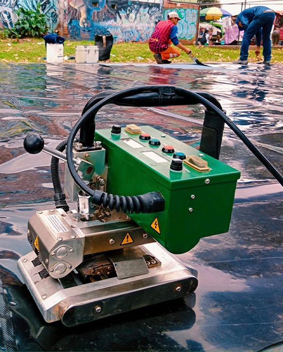 Hot wedge machine helps school </br>playground construction