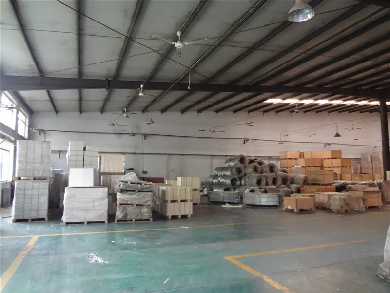 wire mesh fence details