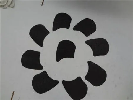 Extruder Screen Is In Different Types Of Wire Mesh Cut Into Pieces