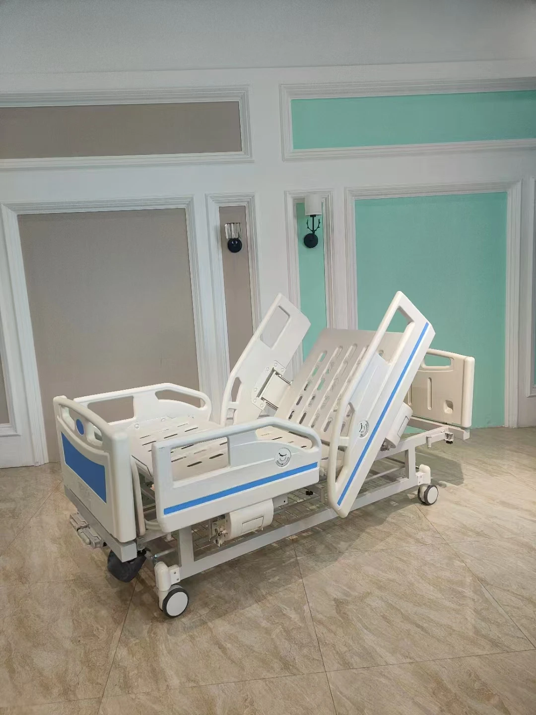 Advanced Care and Comfort: The Luxurious Multifunction Electric ICU Hospital Bed