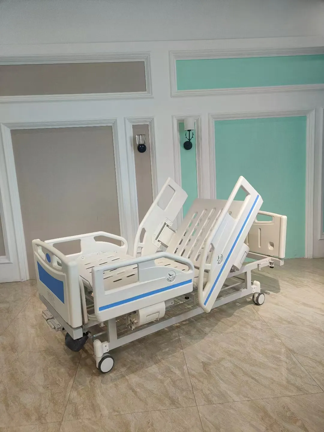 Advanced Care and Comfort: The Luxurious Multifunction Electric ICU Hospital Bed