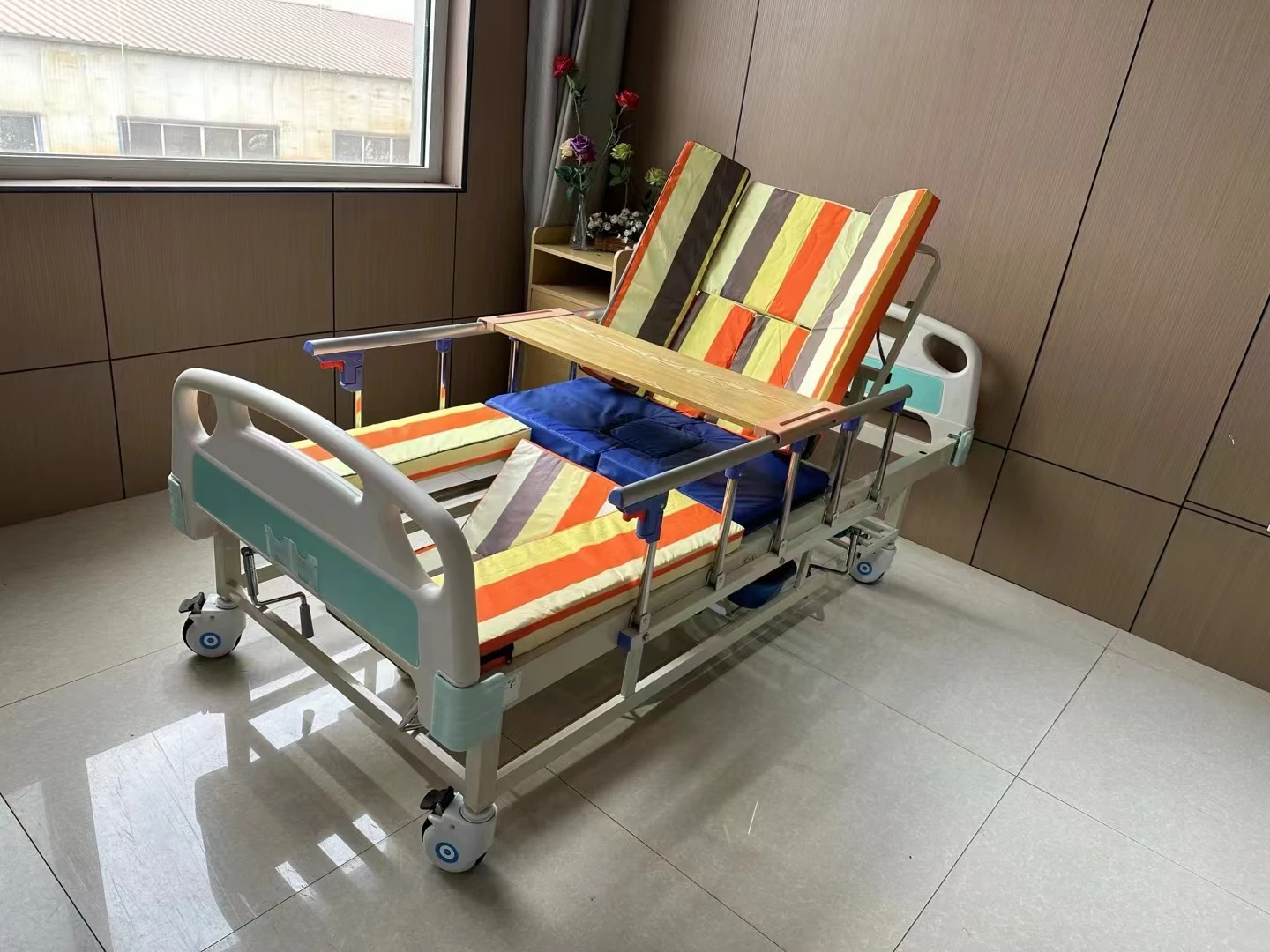 Designed for the Elderly: Manual Nursing Bed for Comfort and Safety
