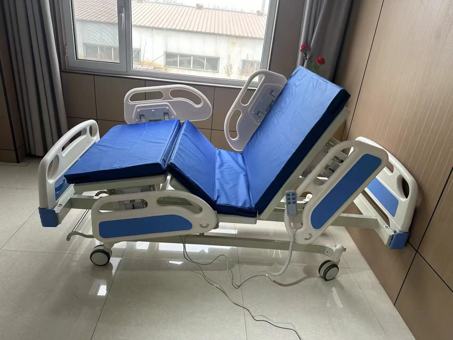 Durable Electric 2 Function Medical Bed with Integral Stamping Design Durable Electric 2 Function Medical Bed with Integral Stamping Design