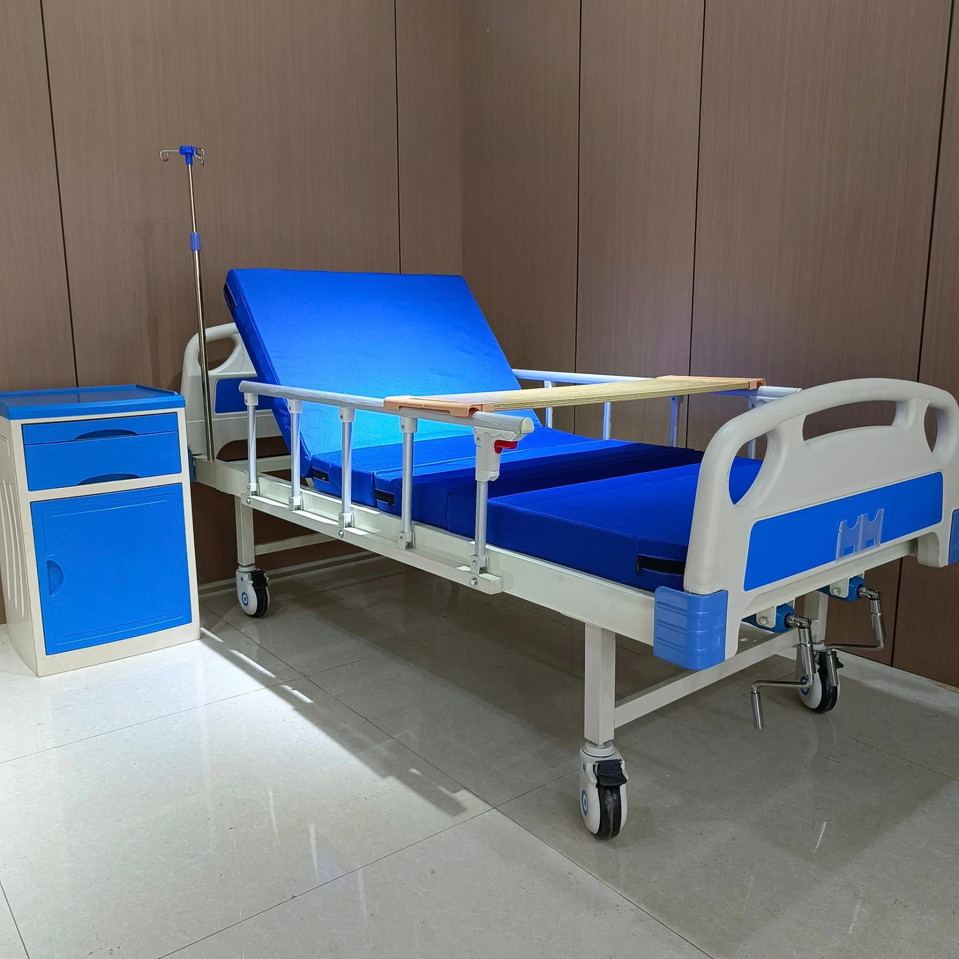 Reliable Manual Two-Function Hospital Beds for Clinics