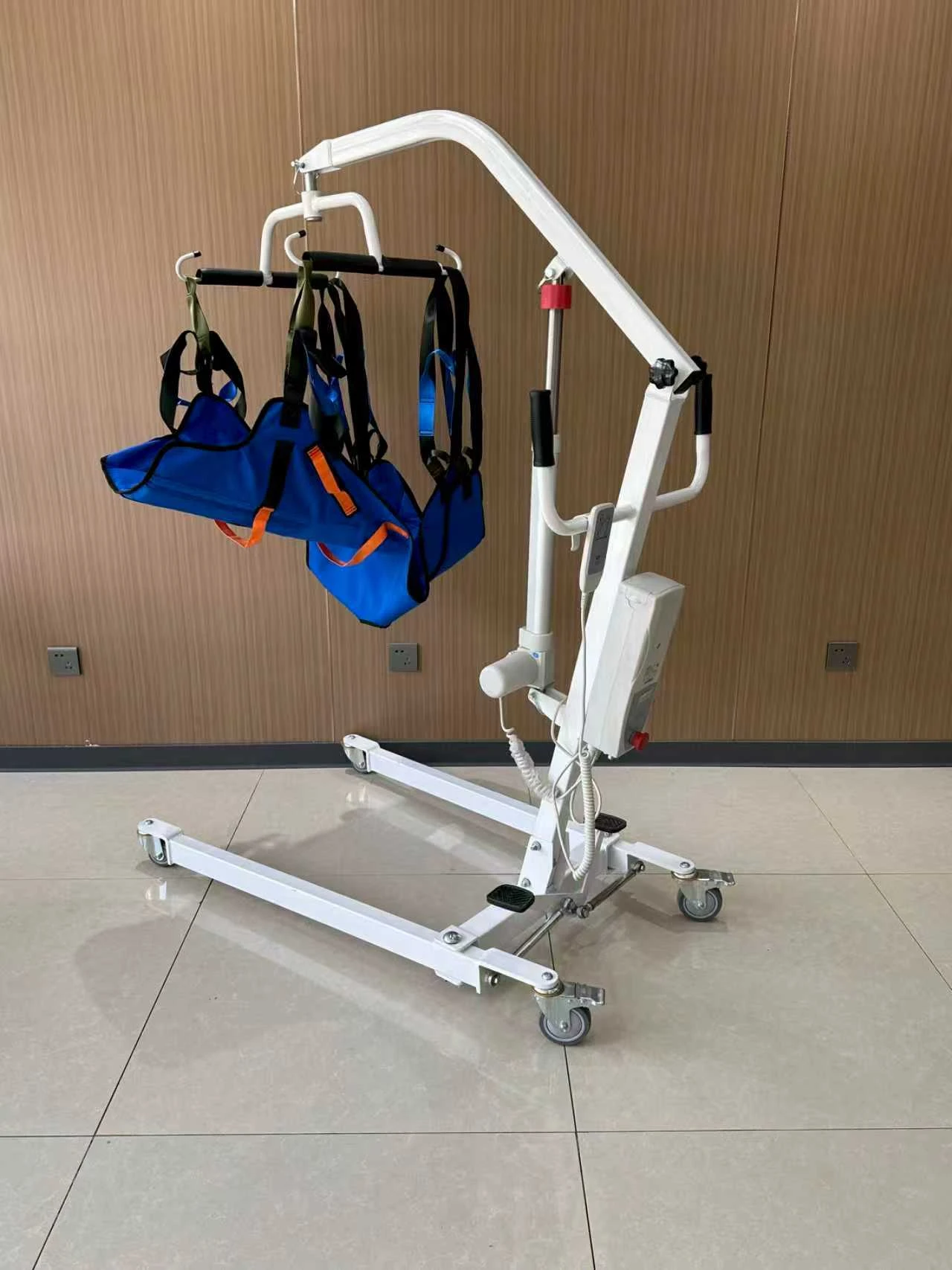 Why Heavy Duty Manual Wheelchairs with Hydraulic Lift Are Transforming Patient Care