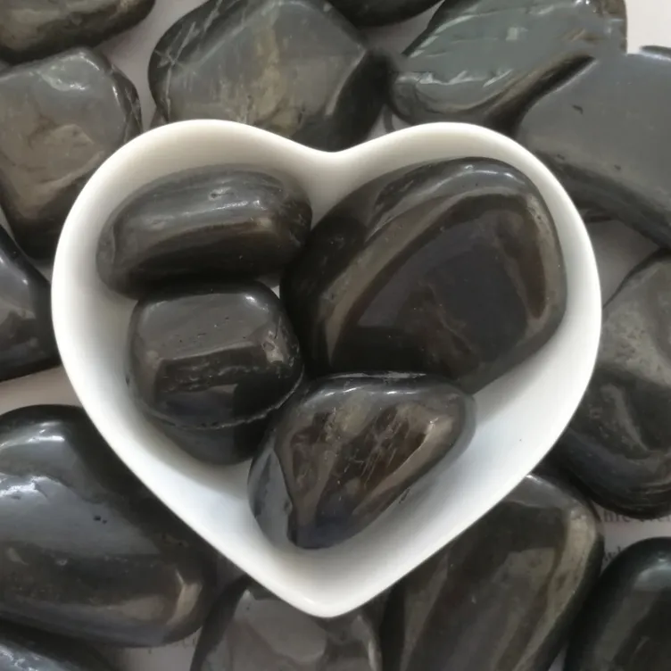 Cobble Stone Borders for Vegetable Gardens