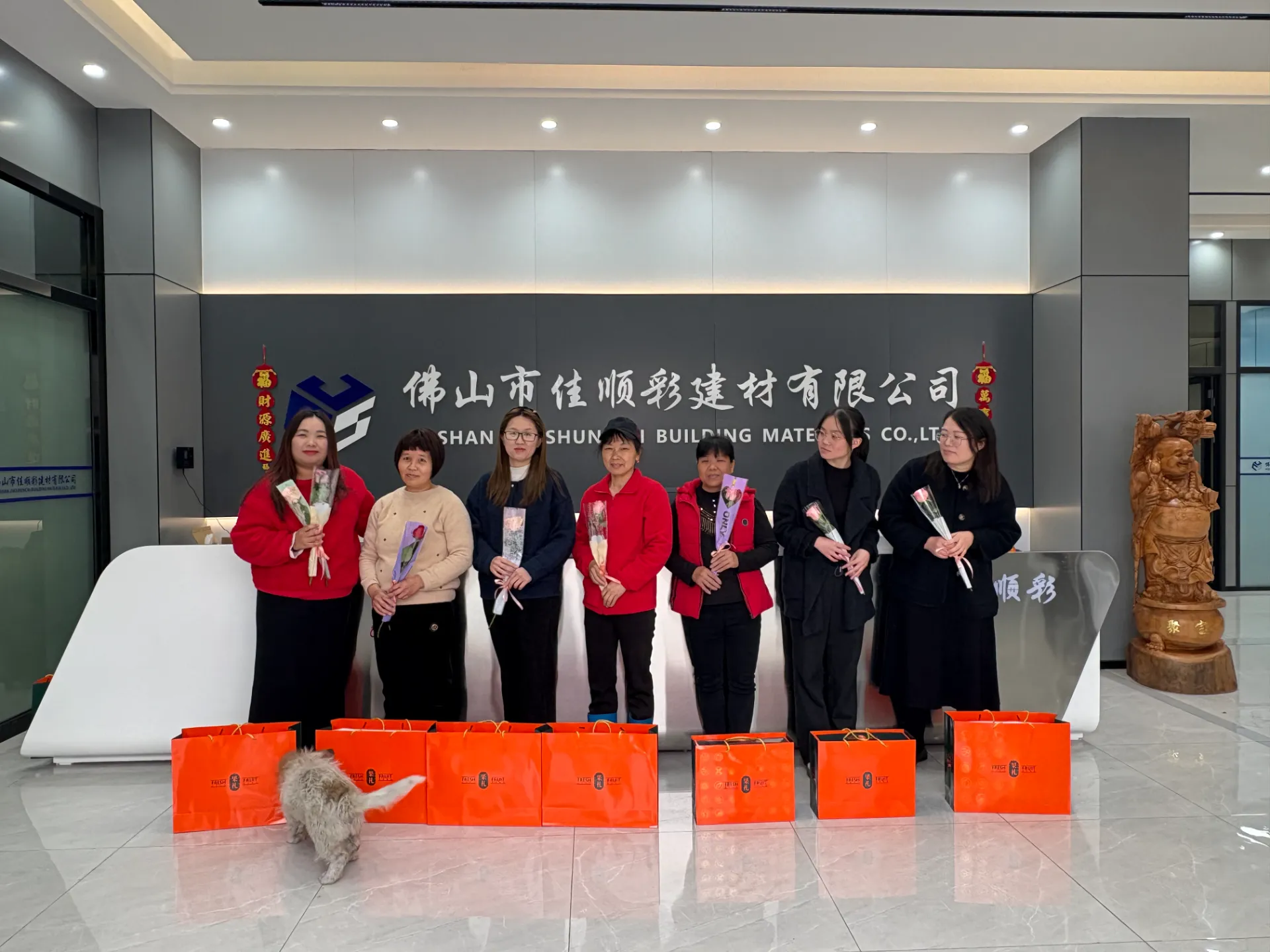 In celebration of Women's Day, JiaShunCai extends warm greetings to its female employees and distributes festival gifts.