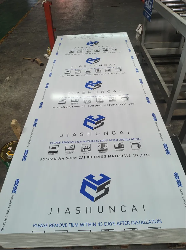 Located in eastern Africa.The two containers filled with ACP panels purchased by customers from Tanzania at our factory have arrived and are currently being unloaded.