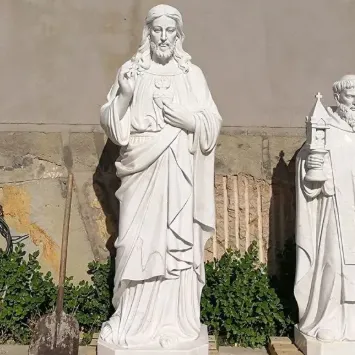 Choosing the Right Marble for Human Statues in Outdoor Environments