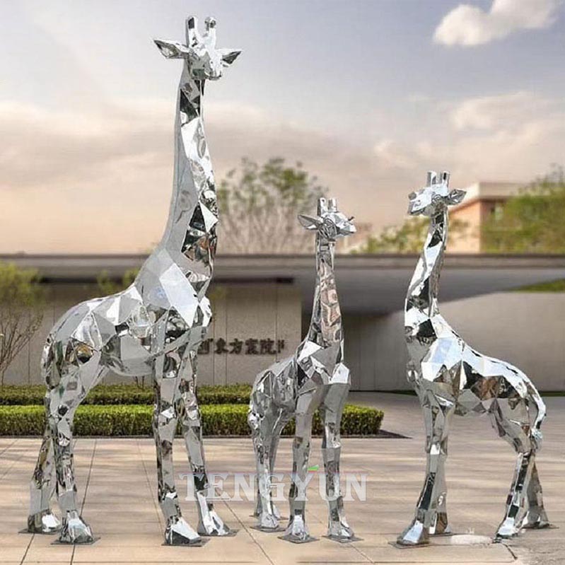 Stainless Steel Animal Sculpture: Sleek Artworks for Indoor and Outdoor Spaces