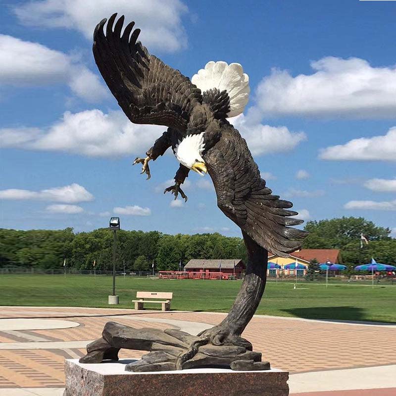 Bronze Eagle and Its Variants: Striking Sculptures for Outdoor and Indoor Charm