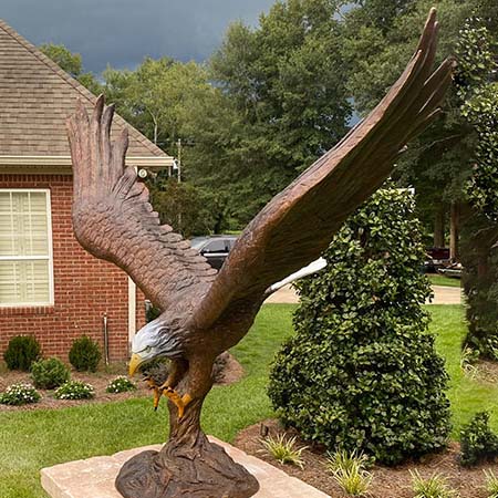 Bronze Eagle and Its Variants: Striking Sculptures for Outdoor and Indoor Charm