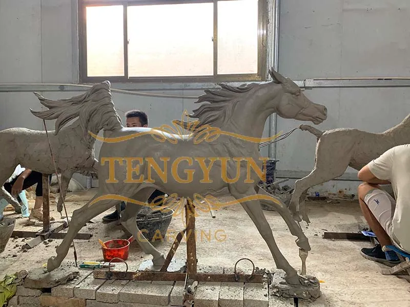 How to Choose the Perfect Large Horse Sculpture?