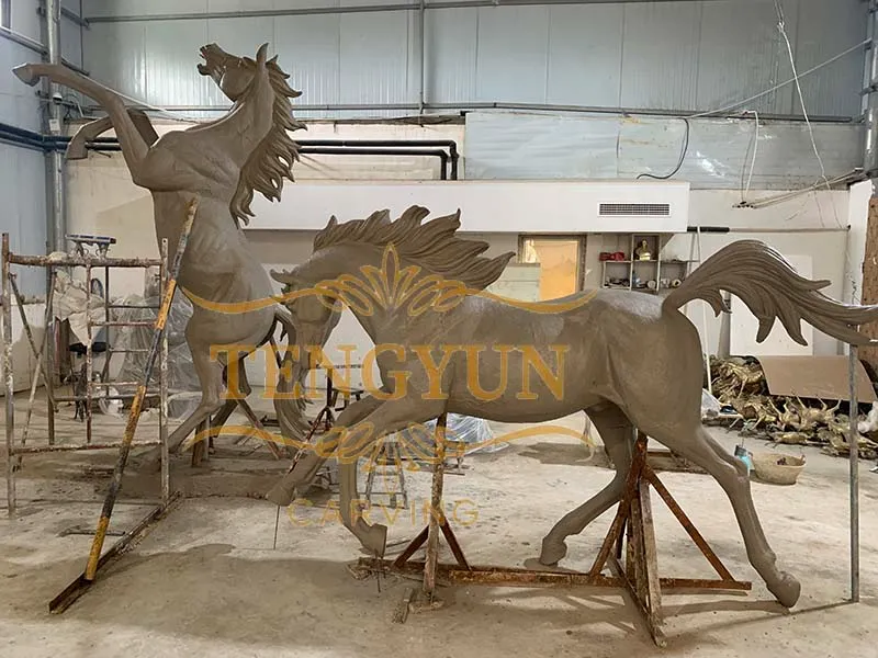 How to Choose the Perfect Large Horse Sculpture?