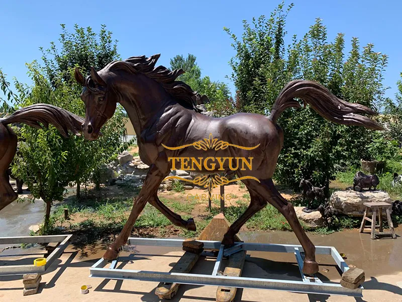 How to Choose the Perfect Large Horse Sculpture?