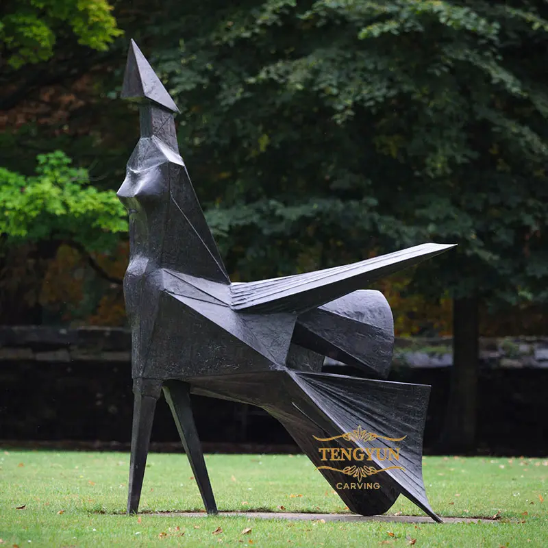 Custom Garden Decorative Abstract Art Female Statue Modern Lynn Chadwick Sculpture For Sale