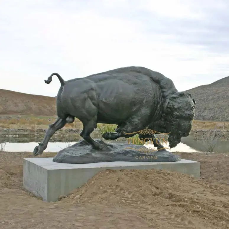 Giant Size Bronze American Bison Statue Metal Wild Animal Sculptures For Outdoor Decoration