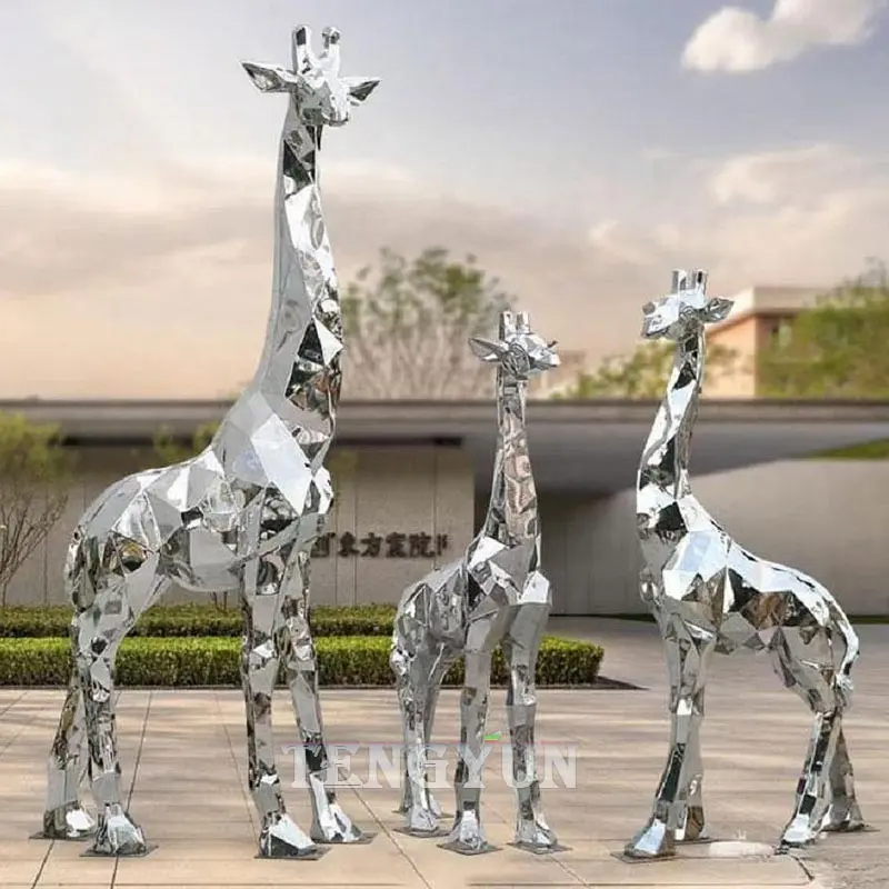 Outdoor Metal Mirror Polished Stainless Steel Giraffe Geometric Sculpture For Sale