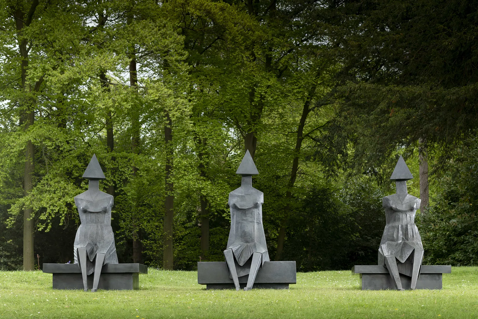 lynn-chadwick-little-girl-little-girl-ii-and-little-girl-iii-1987-photo-jonty-wilde